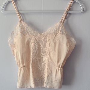 Elegant soft pink cropped lace detail romantic feminine camisole sz 34 (PTP 16")